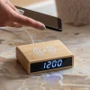 Online Karlsson FAT Réveil en bois avec chargeur téléphone